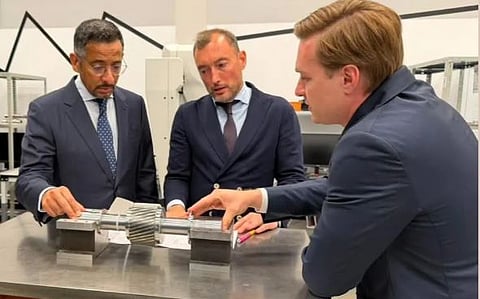 وزير الصناعة يطّلع على الحلول الهندسية المتقدمة في مركز Kronstadt Engineering Centre بروسيا