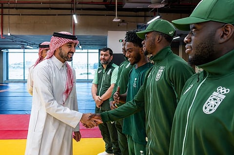 وزير الرياضة يدشّن مركز النخبة للرياضات القتالية بجدة