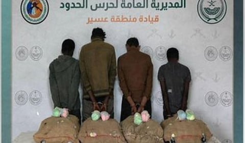 القبض على 5 مخالفين من الجنسيتين الإثيوبية واليمنية لتهريبهم القات بجازان وعسير