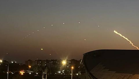 التلفزيون الإيراني: 5 مقذوفات تستهدف موقعًا في ميناب ..و«البنتاغون» يصف الهجمات بـ«الدبلوماسية القسرية»
