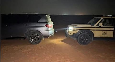 ضبط مواطن لدخوله بمركبته في الفياض والروضات البرية بمحمية الملك عبدالعزيز الملكية