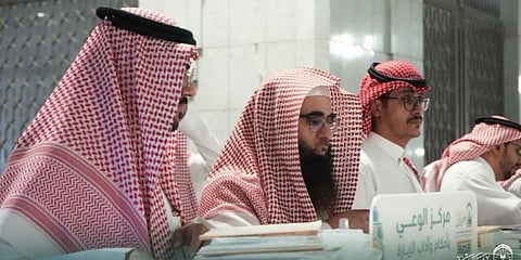 «د. الخضيري» يطّلع على المعرض الإثرائي بالمسجد النبوي ويؤكد أهمية توظيف التقنية في إثراء تجربة الزائرين