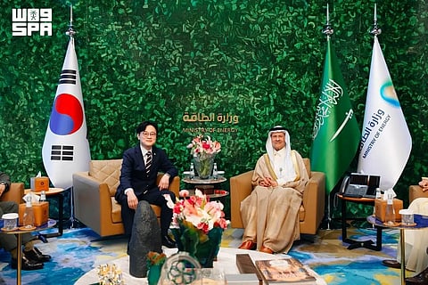 الأمير عبدالعزيز بن سلمان يوقع مذكرة تفاهم مع وزير التجارة والصناعة والموارد الكوري للتعاون في مجال الطاقة