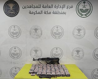 إحباط تهريب 9186 قرصًا خاضعًا لتنظيم التداول الطبي وسلاح ناري وذخيرة حية في جدة
