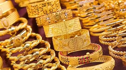 سعر الذهب في السعودية اليوم الثلاثاء 1-1-1448 لكل الأعيرة
