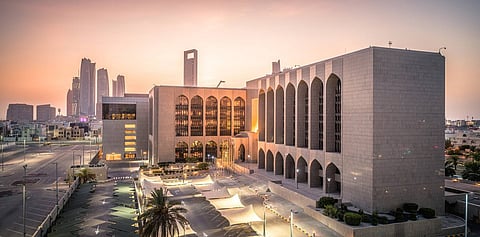 البنك المركزي الإماراتي يبقي على سعر الفائدة 