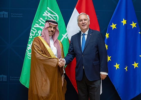  وزير الخارجية يلتقي رئيس البرلمان النمساوي ويستعرضان العلاقات بين البلدين