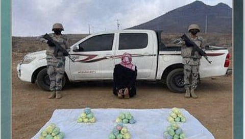 القبض على مواطن لتهريبه القات المخدر بمنطقة عسير