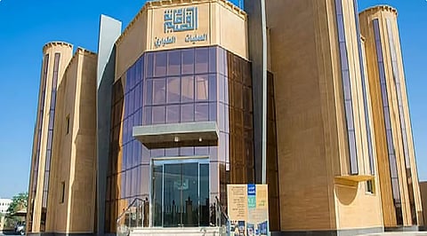 أمانة القصيم تُفعّل الإشارات الذكية بتقنيات الذكاء الاصطناعي في تقاطع حيوي بمدينة بريدة