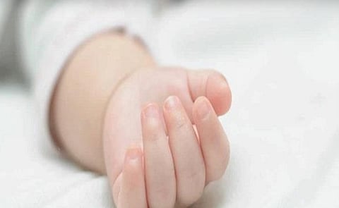 مصر.. مصرع طفل عمره 3 سنوات نسيه والده داخل السيارة