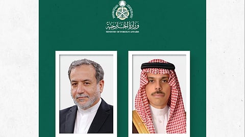 وزير الخارجية ونظيره الإيراني يستعرضان مستجدات الأوضاع الإقليمية والمفاوضات مع واشنطن