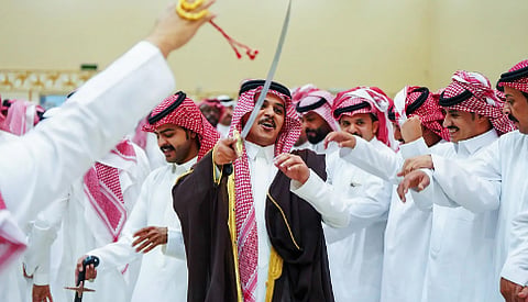 «الردادية».. فن شعبي تاريخي يواصل حضوره في المناسبات الاجتماعية