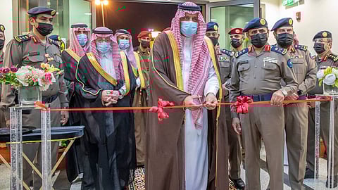 بالصور.. أمير حائل يفتتح مركز المنتزه للدفاع المدني