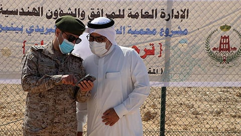 «الدفاع» تسلم «الحياة الفطرية» سياج حماية السلاحف البحرية بمحافظة ينبع