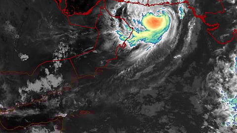 الحيزان يكشف تطورات الإعصار شاهين