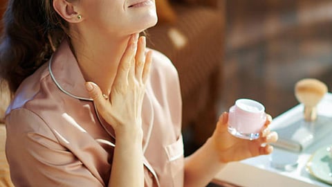 للعناية بالرقبة.. 5 منتجات لمحاربة التقدم في السن