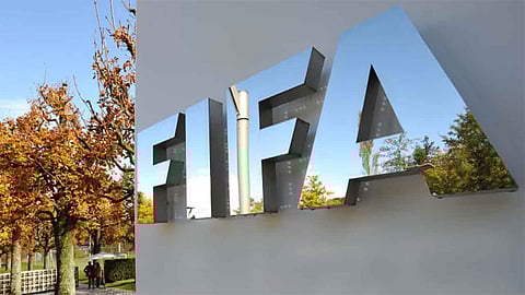 فيفا يفتح تحقيقات بسبب «أزمة بولندا».. وألبانيا تكشف الكواليس