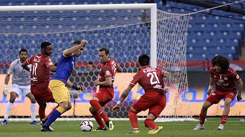 صافرة رومانية تضبط إيقاع مباراة النصر والاتفاق