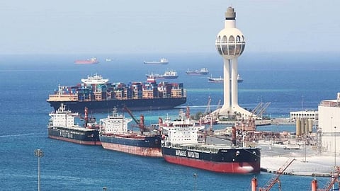 المعجل: إقامة منطقة لوجيستية بميناء جدة سيزيد الحركة الصناعية والتجارية في المملكة