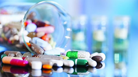 طبيب يحذِّر من استخدام المضاد الحيوي لعلاج نزلات البرد.. ويوجه 3 نصائح