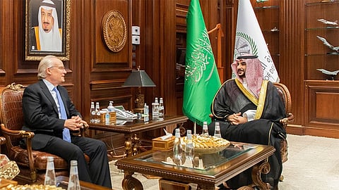 نائب وزير الدفاع يلتقي مبعوث الولايات المتحدة الأمريكية إلى اليمن