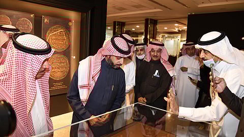 بالصور.. تدشين معرض المسكوكات الإسلامية والعملات النادرة عبر العصور