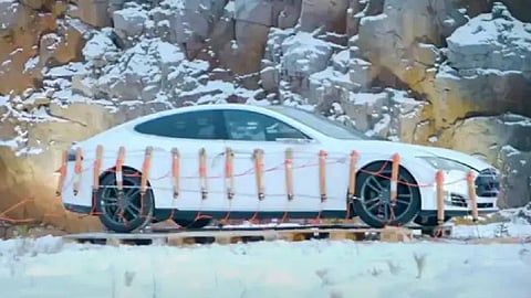 بالفيديو.. تفجير سيارة «تسلا» بالديناميت ومالكها يكشف السبب