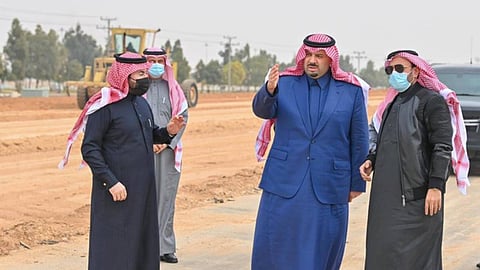 أمير الحدود الشمالية يوجه بربط شارع الستين برفحاء بطريق قرية لينه