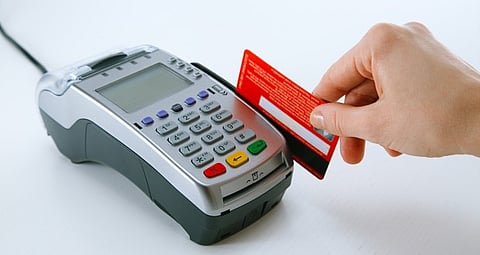 نصائح لتسوق آمن وحماية البطاقة المصرفية من "الاحتيال الإلكتروني"