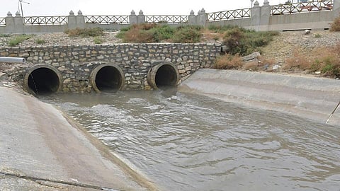 بالصور.. مدينة سعودية تتغلب على مخاطر السيول