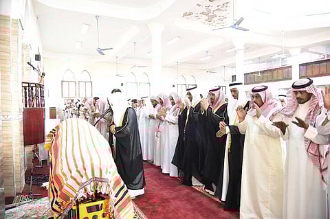 بالصور.. الوداع الأخير للشهيد "المحنشي" بأحد المسارحة