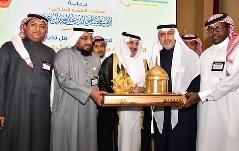 مدير ومنسوبو كهرباء جازان يكرمون المهندس القحطاني