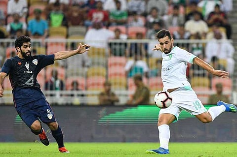 سعيد الأهلي يتهم أرضية الملعب في تعادل الرائد