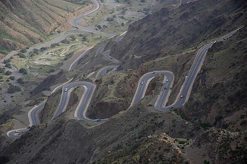 اليوم.. عودة الحركة لطبيعتها عبر عقبة ضلع في رجال ألمع