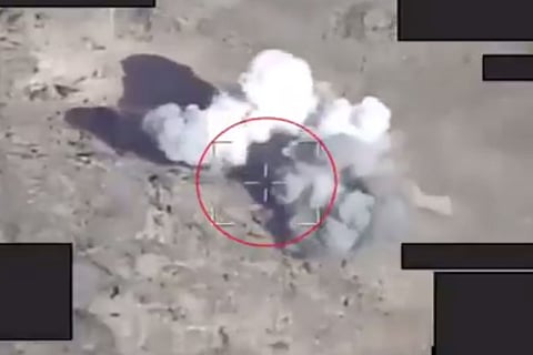 بالفيديو.. طائرات التحالف تستهدف 20 مسلحًا حوثيًّا بصعدة