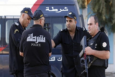 تونس.. لقاء على الشاطئ يكشف غموض جريمة حرق أم وبناتها الثلاثة
