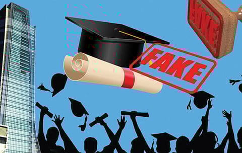 الكويت تتسلم المصري المتهم الأول بقضية الشهادات المزورة