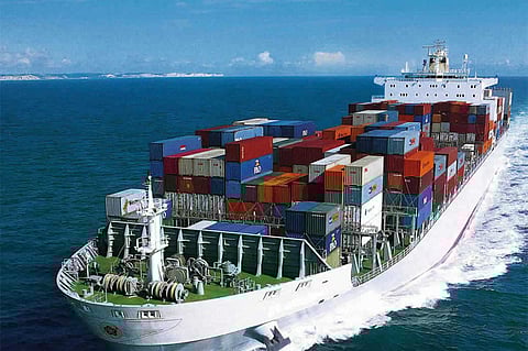 بيانات شحن تظهر إبحار سفن بضائع إيرانية من الخليج رغم الحرب