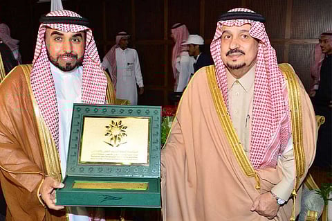 بالصور.. أمير الرياض يتوِّج الفائزين والفائزات في مسابقة المنطقة للمهارات