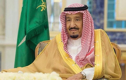 خادم الحرمين الشريفين يهنئ رئيس وزراء البحرين بالشفاء