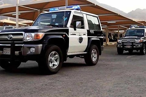 الدوريات الأمنية بالعاصمة المقدسة تطيح بتشكيل عصابي مكون من 4 جناة