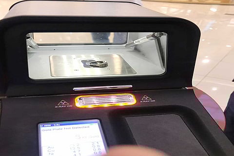 بالصور.. اكتشاف ألماس مغشوش في الركن التوعوي لحماية المستهلك بتبوك