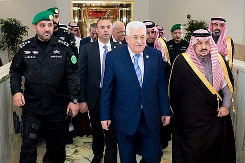 بالصور.. الرئيس الفلسطيني محمود عباس يصل الرياض