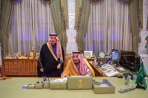 فيديو يوثق زيارة خادم الحرمين إلى مكتبه السابق في «قصر الحكم» بالرياض