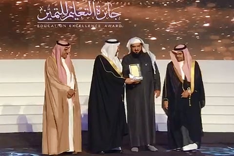 بالفيديو.. وزير التعليم يكرّم مدرسة زيد بن الصلت في تحدي القراءة