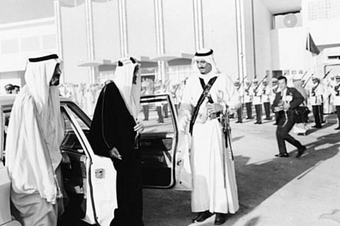 صورة نادرة تجمع الملك سلمان وشقيقيه «فيصل» و«خالد»