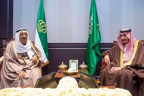 خادم الحرمين يُناقش مستجدات الأحداث في المنطقة مع أمير الكويت