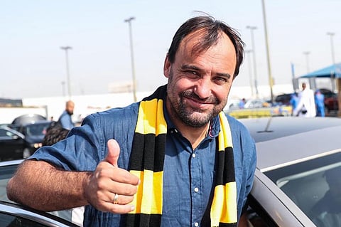 بالصور.. مدرب الاتحاد يصل جدة لبدء «المهمة الصعبة»