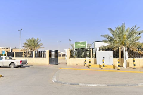 بالصور.. بدء أعمال صيانة وتنظيف العيون التاريخية بالأحساء