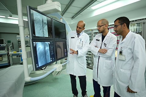 «تخصصي الملك فيصل» يُنقذ مسنًا من انفجار الشريان الأورطي